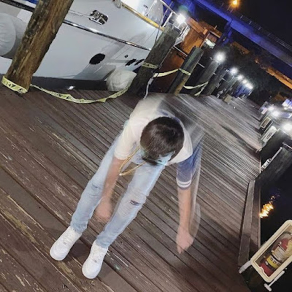 Meet your Posher, Leandrew - Picture 1 of 1